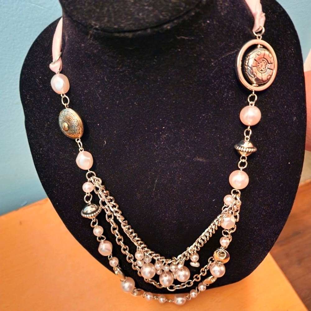 Necklace Pink Faux Pearl Silvertone Chain Medallion 3 Strands Bib Swag 36 Inches